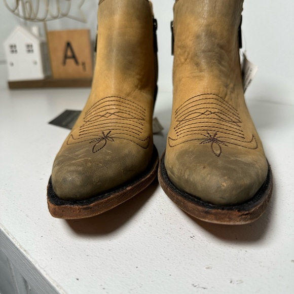 Liberty Black Women’s 7 Western Ankle Boots Tan Leather Cowgirl Booties NWT - Picture 4 of 8